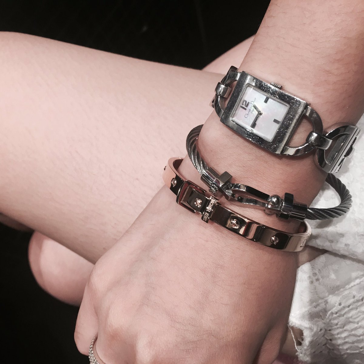 prelittlethings's tweet photo. เพิ่มลุคการแต่งตัวเรียบๆให้ดูมีอะไรด้วยกำไลข้อมือเก๋ๆใส่ mixได้หลายแบบเลยยย💍✨💗
สอบถามDMได้เลยน้าาา😚🌥 https://t.co/s34XfLBYhu