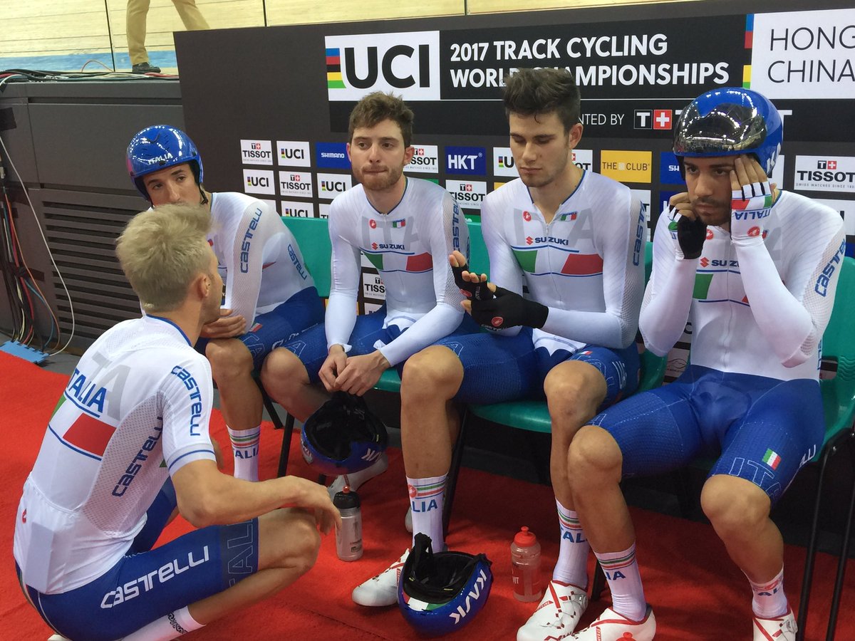 davidecassani's tweet photo. Bertazzo, Consonni, Ganna, Lamon con Scartezzini. Pronti per partire @Federciclismo #TWC2017 https://t.co/6GEeQmMpQi