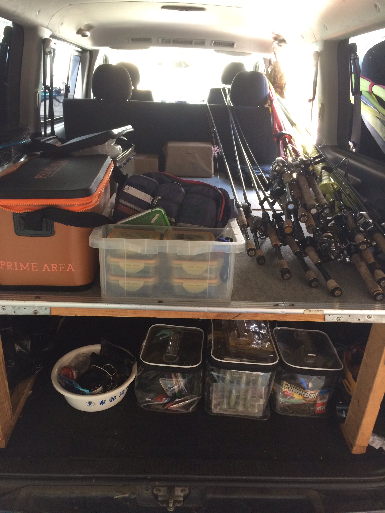 Takumi Ito 伊藤巧 バスボートの試合から 次はオカッパリロケへ タックル も全部入れ替えて ラインも巻き替えて サバーバンからハイエースへ載せ替えて この作業っていつも6時間位掛かるので意外と大変 だけとめちゃくちゃ楽しい ハイエース Takumi Ito 伊藤巧 バスボートの試合から 次はオカッパリロケへ タックル も全部入れ替えて ラインも巻き替えて サバーバンからハイエースへ載せ替えて この作業っていつも6時間位掛かるので意外と大変 だけとめちゃくちゃ楽しい ハイエース