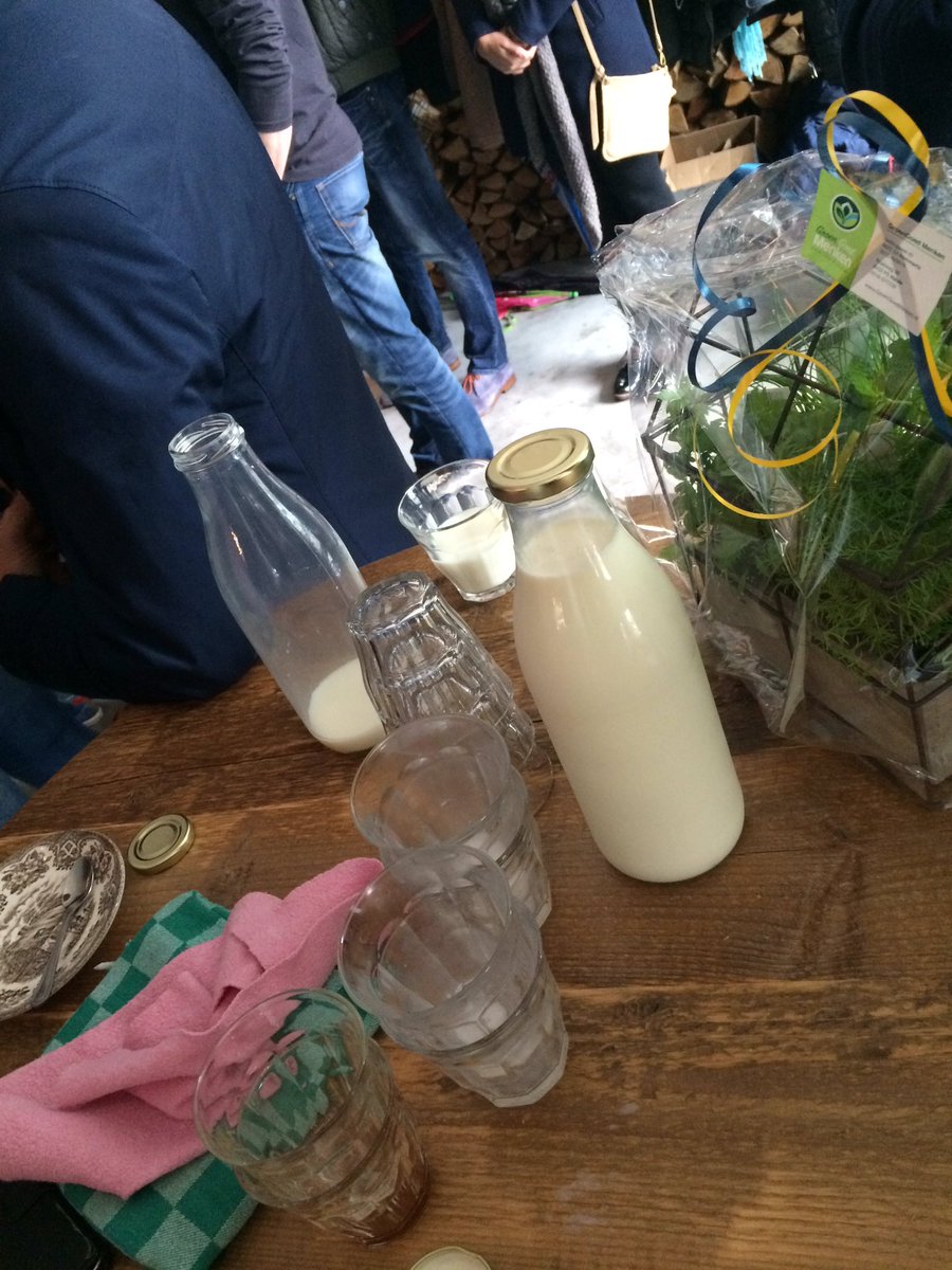 Oeh! <a href="/OmkeJan/">Omke Jan</a> opent: 'n restaurant dat boer en burger actief verbindt en zich inzet voor #voedseleducatie. Man man! Geen champi maar melk!