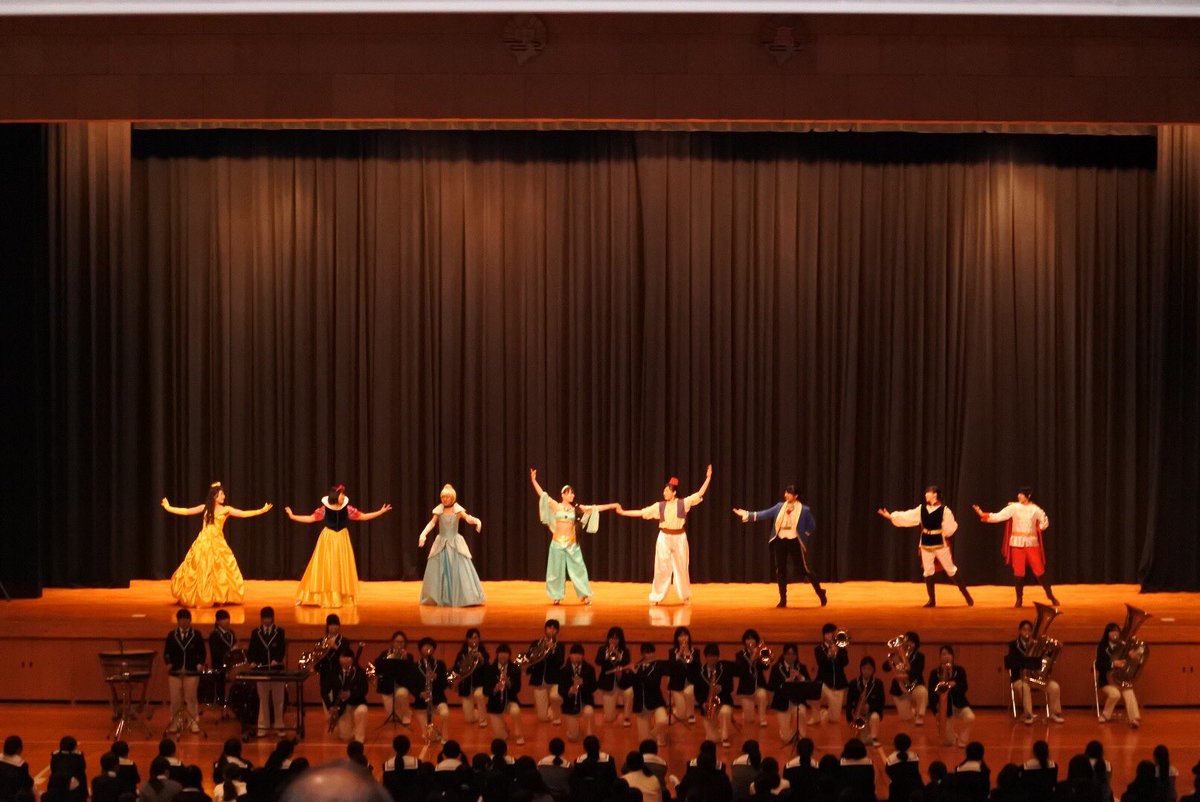 取手聖徳吹奏楽部 公式アカウント 新入生オリエンテーション 聖徳吹奏楽部の定番 ディズニーメドレーを演奏致しました キャラクター達も登場し 新入生からたくさんの歓声が上がり とても嬉しかったです