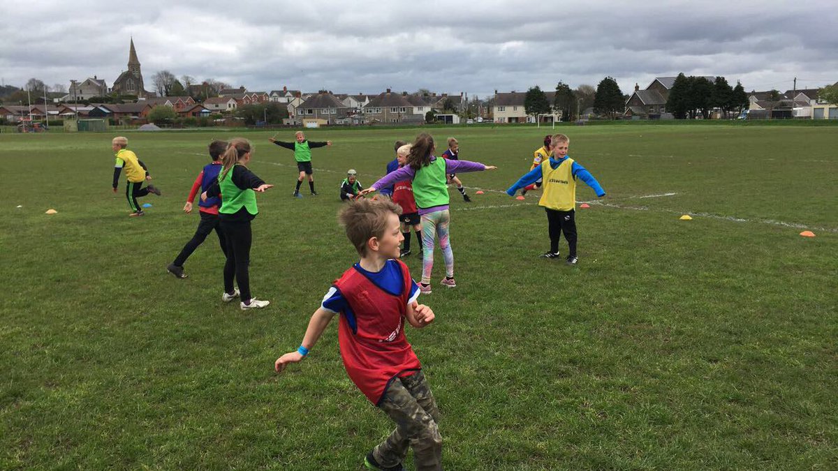 BPsportscamp's tweet photo. Another great day! #rounders #football #teambuilding https://t.co/vDryIcNj09