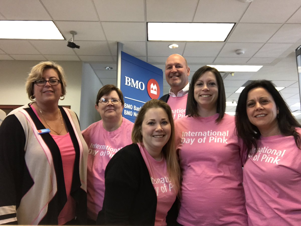 patzi_v's tweet photo. Celebrating #InternationalDayofPink at #BMO #Waterdown #SWODrocks https://t.co/chyqh8wCjh
