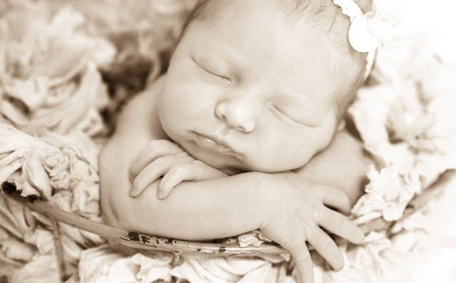 JessiOtey's tweet photo. Happy 2nd birthday Miss Anderson Greer! (now let me go cry) #Cheers #MonkeyDoodle https://t.co/bvnRq2yU6R