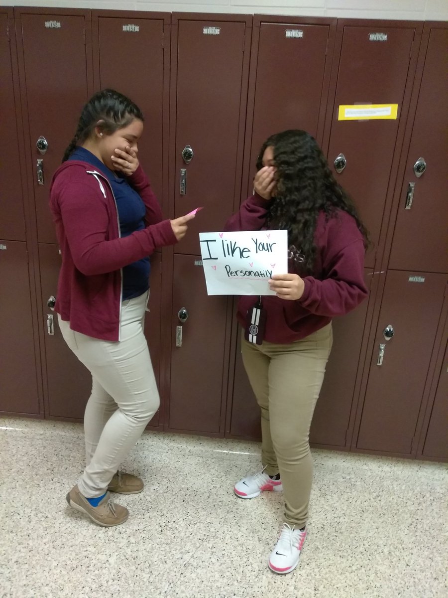 Rosa gives Madison a compliment ❤ #kindbroncos