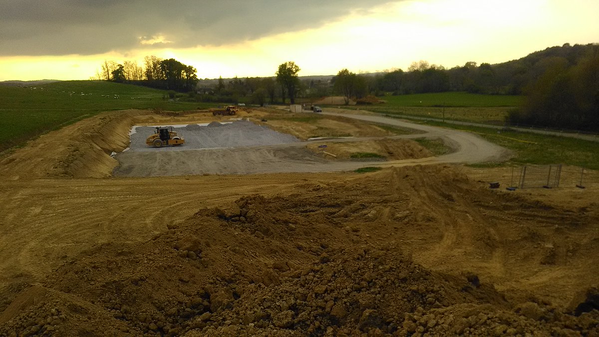 Décapage, déblais, stabilisations... Ca avance bien sur le chantier ! Ds 15 jours, démarrage génie civil ! @EnergiePartagee #enfinduconcret🕺