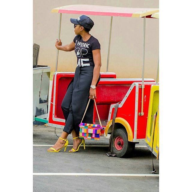 Dotfashions's tweet photo. @rhodaebun serving hot sauce with the beaded #SJPbox #SexAndTheCity #HandmadeInNigeria #MadeInAfrica #BuyNigerian #retailtherapy https://t.co/MwY5odZot4