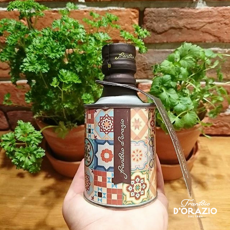 Il sapore inconfondibile dell'extravergine Frantoio D'Orazio in una confezione mini da 250 ml... piccolo formato dal grande gusto!