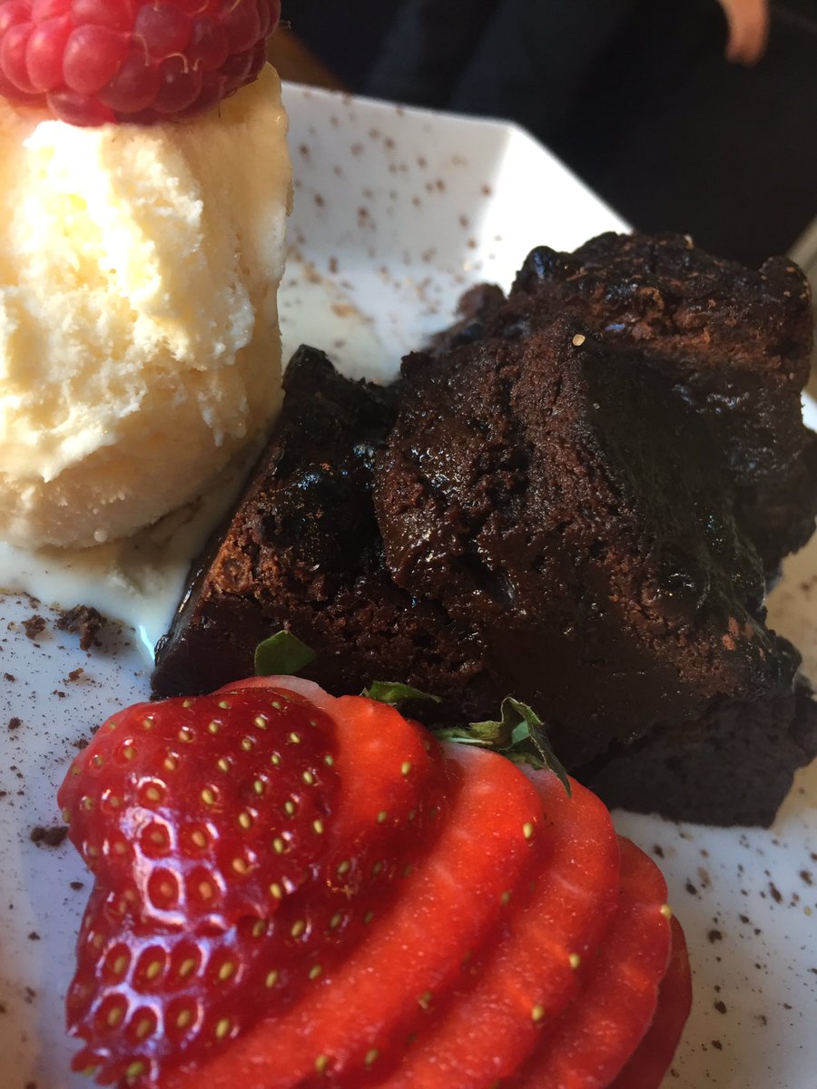 proseccobarsun's tweet photo. Chocolate Brownie and Cocktail?

Open from 12pm every Wed to Sat! https://t.co/OXIuEDz6UQ