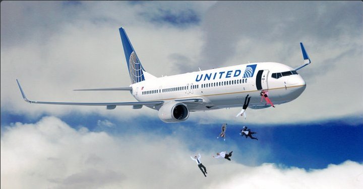 ClothesMake2016's tweet photo. I LOVE United Airlines #OffendEveryoneIn4Words https://t.co/doLIPRHoOb