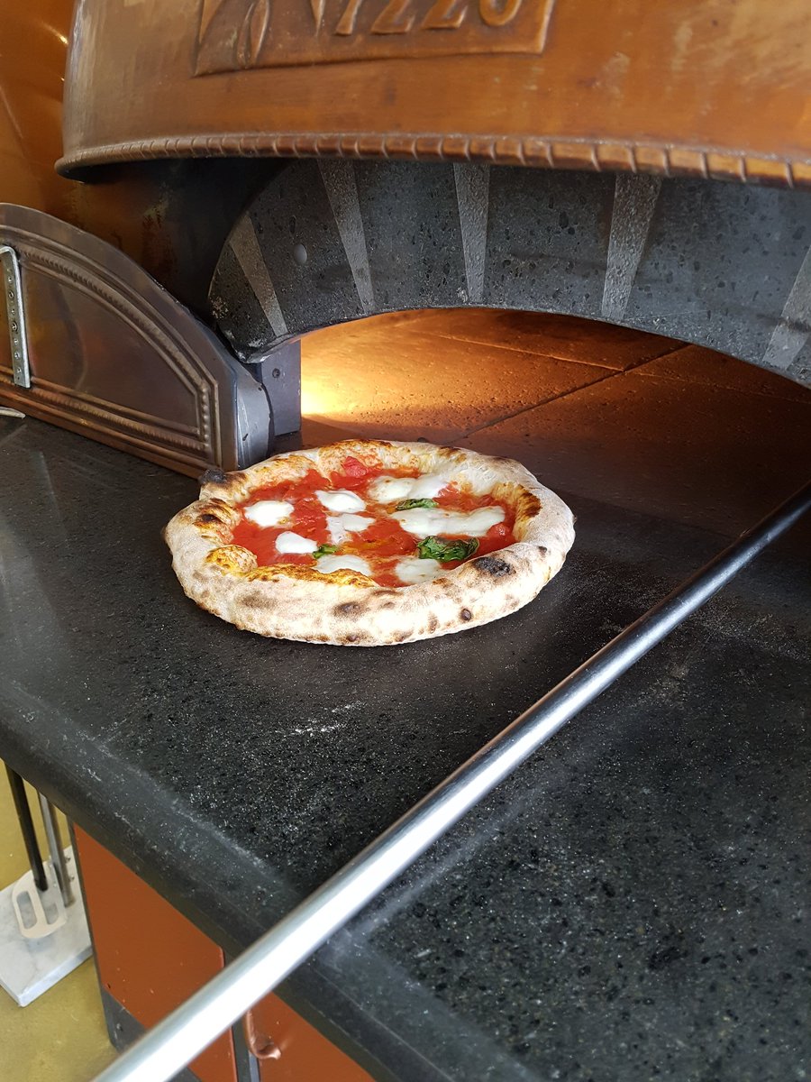 GiulioDelitalia's tweet photo. Pizza Time #petra #biologic #stoneground #flour #light #digestable #authentic #quality https://t.co/M6iWQLp40S