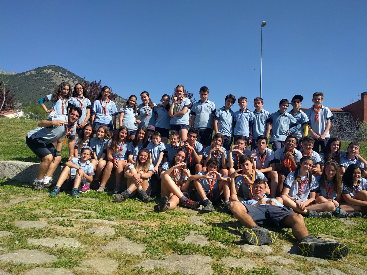 Caimanes muuuy contentos después de este pedazo de campamento! Nos vemos a las 18:30 en la parroquia