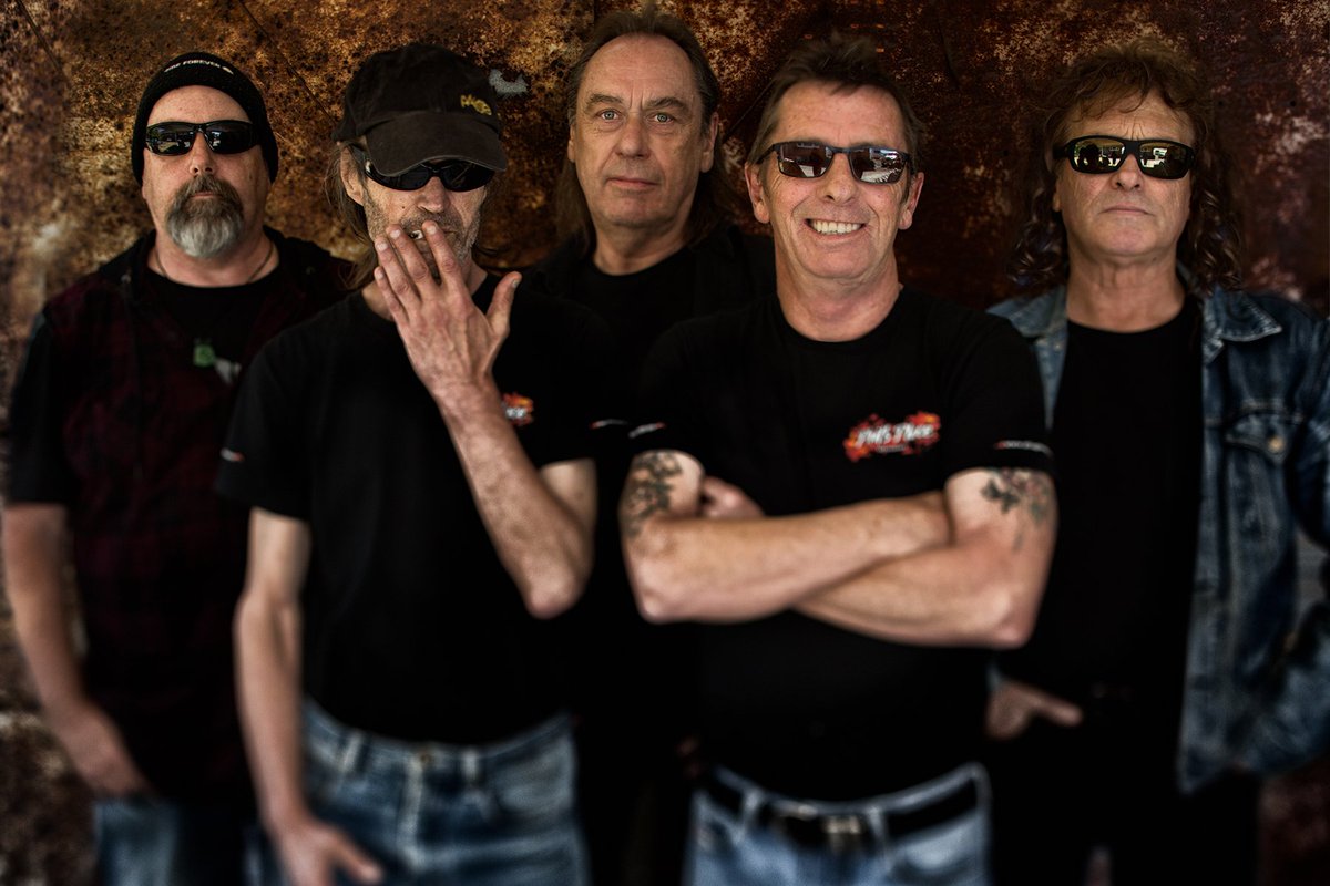 +++Breaking News+++
PHIL RUDD, ex-AC/DC Drummer, kommt in den Colos Saal!
25.09.17
colos-saal.de/komplettes-pro…