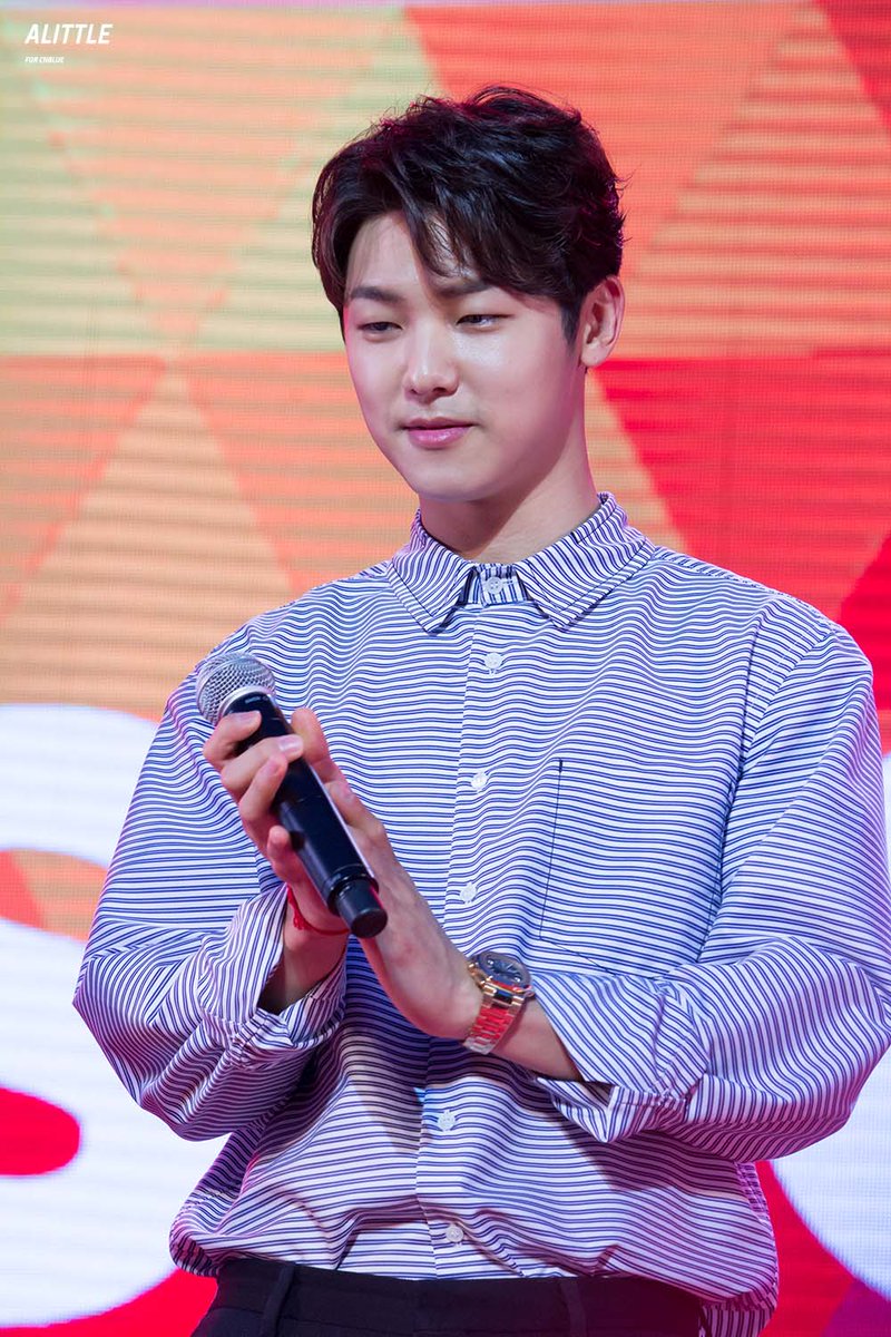 jj_jeongyomi's tweet photo. 170411 #Showdc Red carpet #CNBLUE 
(HQ)https://t.co/dVwP26kLNz
https://t.co/woelV87FSk
https://t.co/vyHTCW5gcn
https://t.co/yY1IGXwi20 https://t.co/UBYLutGzdh