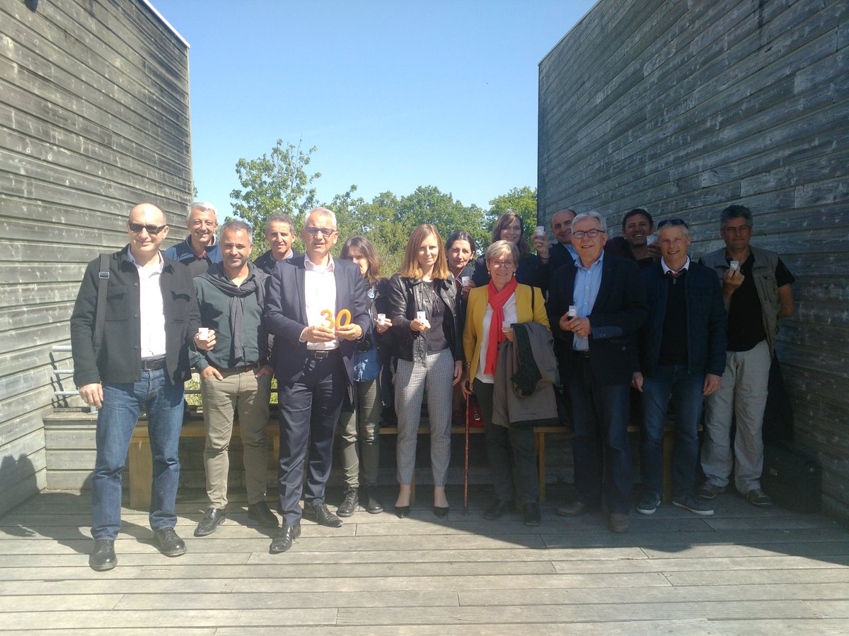 ArduinEric's tweet photo. Les Élus Salariés @Orange_France  de la #gironde souhaitent un joyeux Anniversaire pour les #30ans de la @FondationOrange 🕯🕯 https://t.co/Q3oWsOxwT1