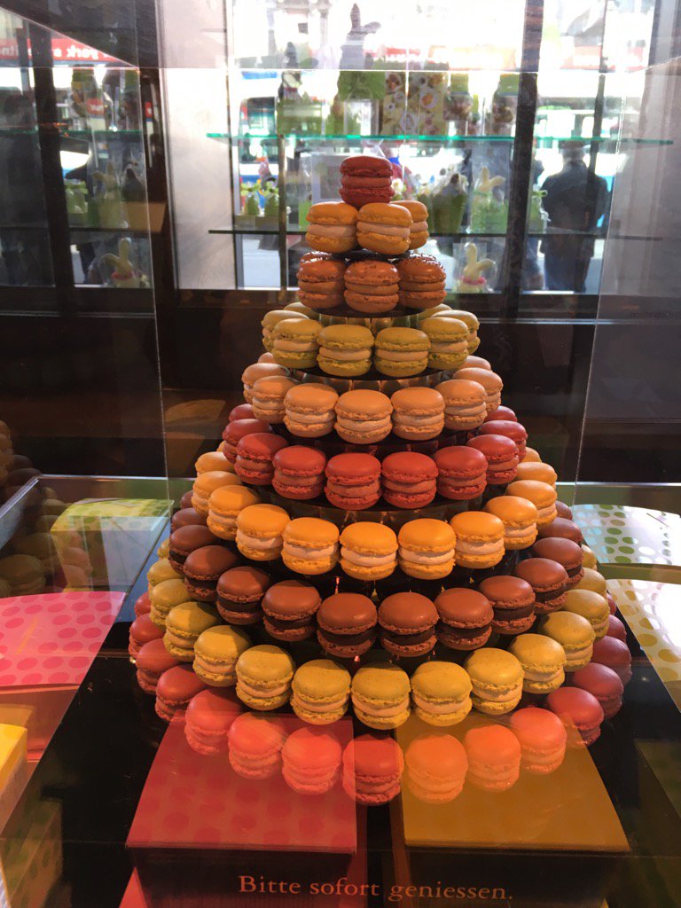 janie_u's tweet photo. #Macaron at #Springli in #Zurich #travel #foodiechats #foodies https://t.co/dw6Unzdv7u