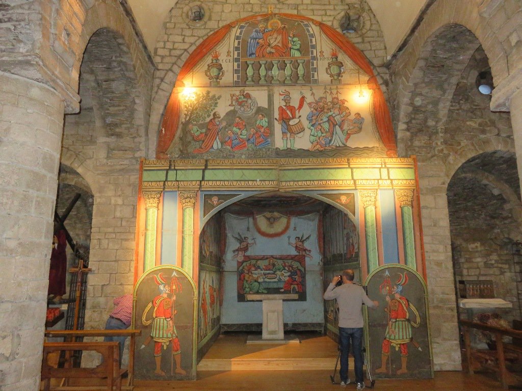 Bossòst celèbre era Setmana Santa damb es processons de Diuendres Sant e Dimenge de Resurreccion a on i participen mès de 200 vesins.