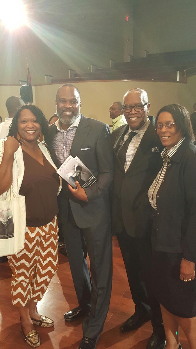 FirstLadyBrown5's tweet photo. Enjoyed revival last "i Win" Through Praise with @craigoliversr @PreachSamDavis davis #SheRests https://t.co/PLU7SC0Ody