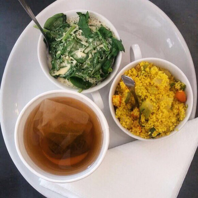 Co_in_Bo's tweet photo. PRANZO IN BOTTEGA 👏🏻👏🏻👏🏻#glutenfree #proteins #hotgreentea #couscous #spinach #tea #lunch #brunch #eatwithstyle #eatwithlove https://t.co/sKxdoroytR