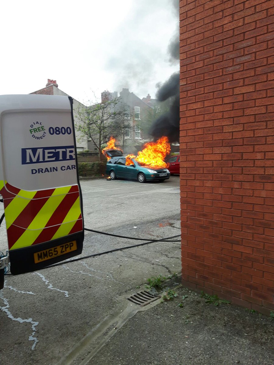 MetrorodDeeside's tweet photo. Car fire prevents Drainage Works! https://t.co/NDvsHAjkEX #Wallasey #Wirral #Firesafety https://t.co/qg4HbKJH7q