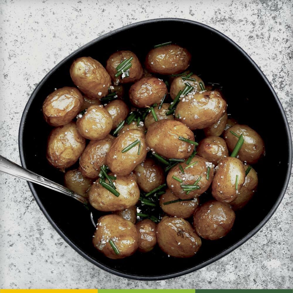 Pincha el envase de las papas baby y cocínalas en el microondas por un par de segundos ¡Quedan fantásticas! nos encanta su versatilidad <3