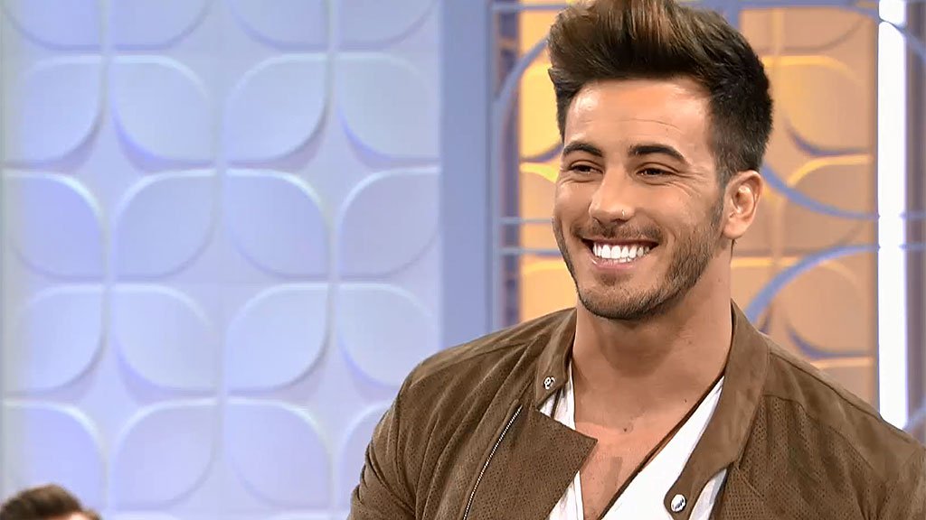 ¡Nuestro 🐥 <a href="/Ivangoonzalez_/">Iván González</a> se va a <a href="/Supervivientes/">Supervivientes</a>! 👏👏👏 #myhyv    mdia.st/directo5
