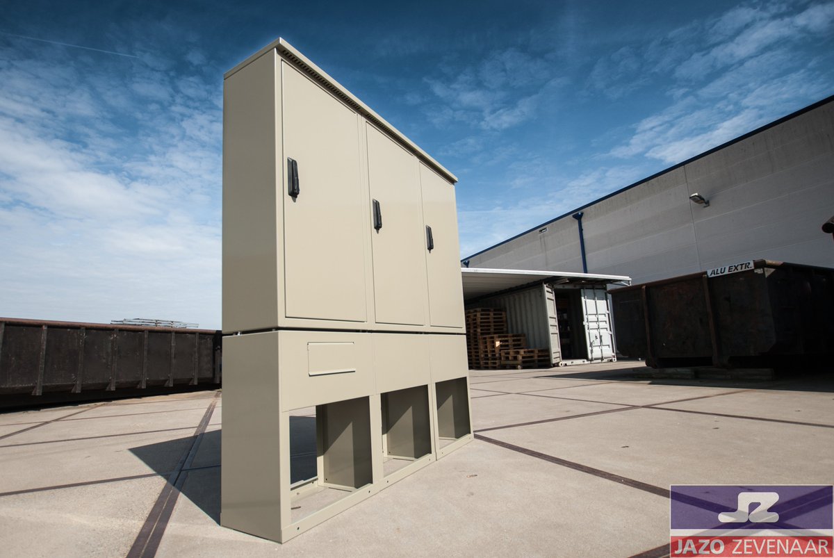 jazo_nl's tweet photo. Nieuw: 3 compartimenten #RVS buiten-opstellingskast #elektra #JAZO Mooi modulair - functioneel product geworden. https://t.co/IIV6JQ9F8X https://t.co/8t1wVVuMlO