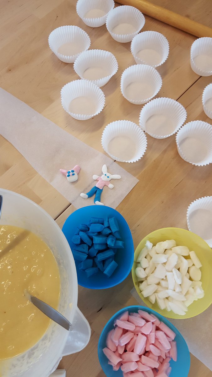 RosaDock's tweet photo. Eieren zoeken en paas cakejes maken. Vandaag 14.00-16.00 in @BC_DeLeeuw @WijkEnCoRosa kinder activiteiten door leerlingen van @rocwelzijn https://t.co/fztqQH7gqI