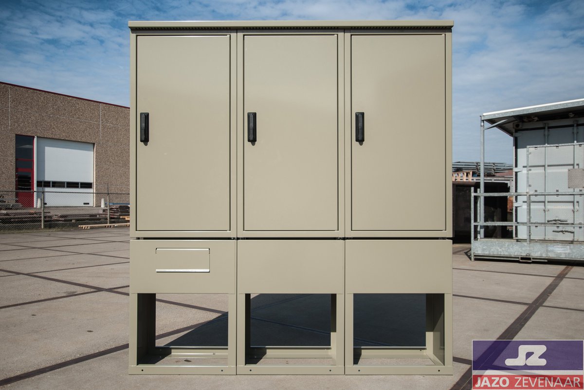 jazo_nl's tweet photo. Nieuw: 3 compartimenten #RVS buiten-opstellingskast #elektra #JAZO Mooi modulair - functioneel product geworden. https://t.co/IIV6JQ9F8X https://t.co/8t1wVVuMlO
