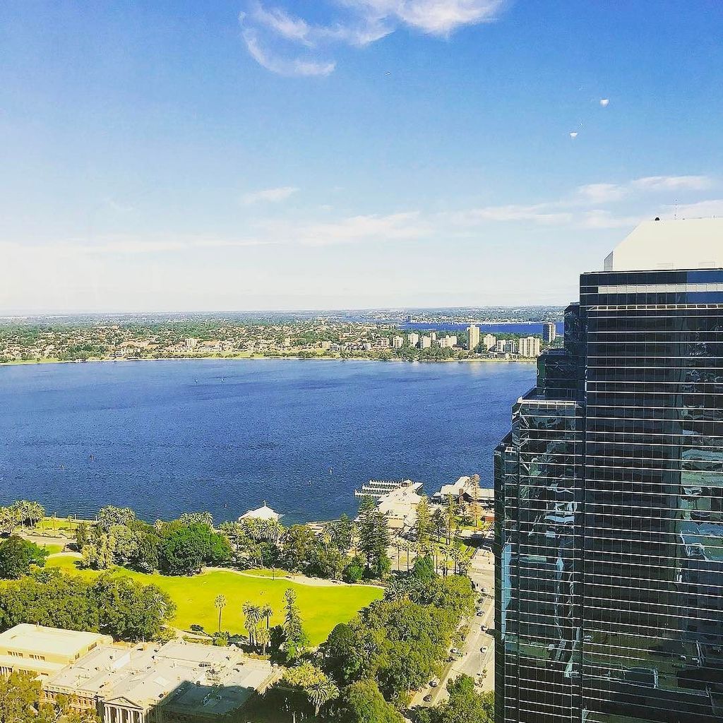 APieceofPerth's tweet photo. I could look out this window all day! Amazing view 👌🏻
.
.
.
#view #amazingview #sky #city #cityscape #river #swanr… https://t.co/aVghUupaKi https://t.co/ZFdDUn4NhV