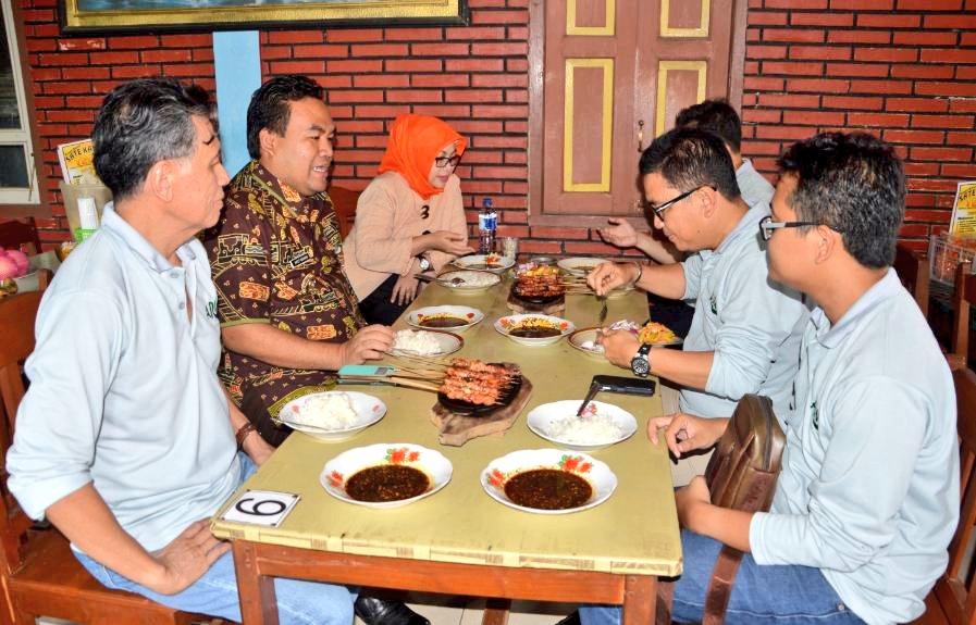 Kunjungan Kang <a href="/helmyyahya/">helmyyahya</a> di Blora, mencicipi Sate Kambing Tegar Ds.Gagaan <a href="/keckunduran/">kecamatankunduran</a>... kuliner Blora enak