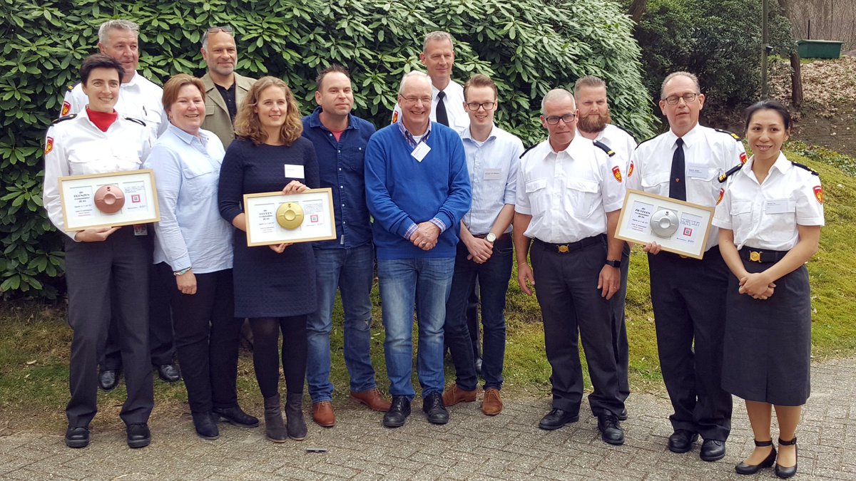 Brandweer_NL's tweet image. Utrecht wint de Gouden Rookmelder 2017 met het project ‘Whatsapp’. 
brandweer.nl/brandweerneder…