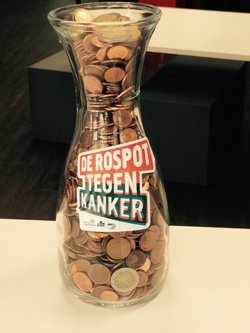 Ook in #gemeentehoegaarden op het gemeentehuis staat een #rospot #iedereentegenkanker? 
bit.ly/2p5nyrG