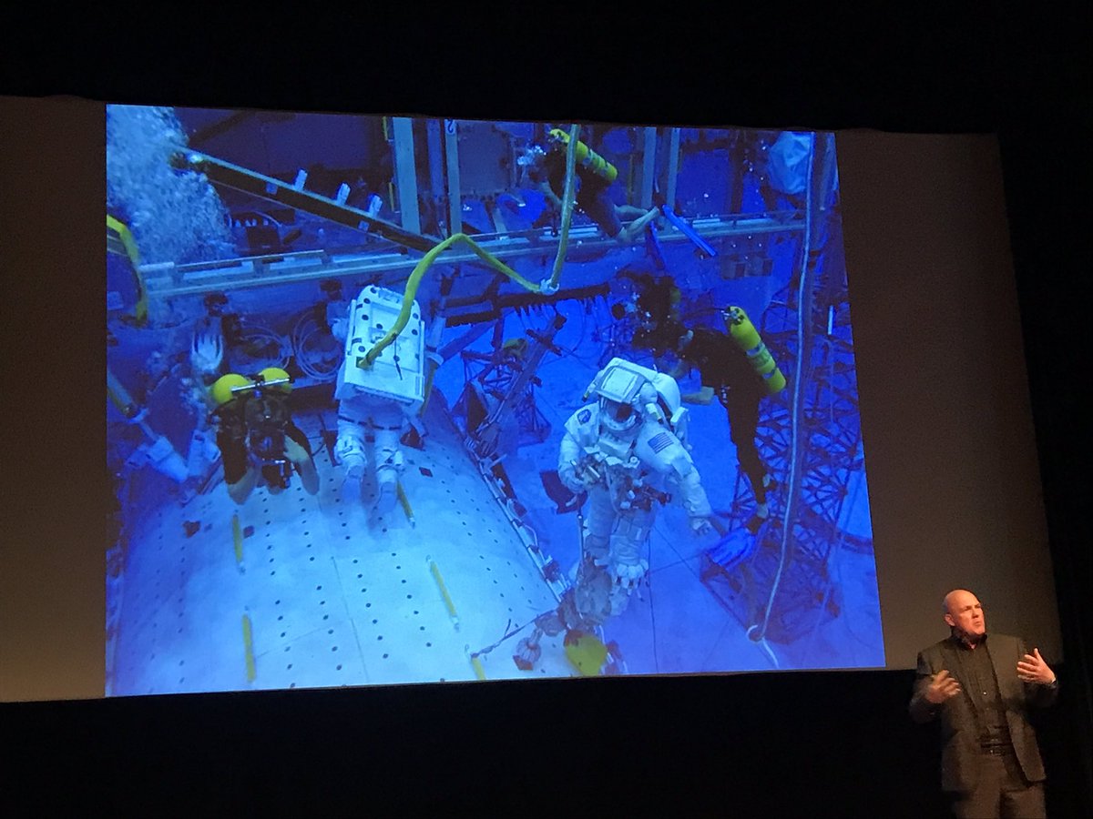 AlmaKrug's tweet photo. Tof verhaal van @astro_andre! @BuildingHolland #geinspireerd #ruimte #tocheenbeetjesuperman https://t.co/rJvcIhpaZO