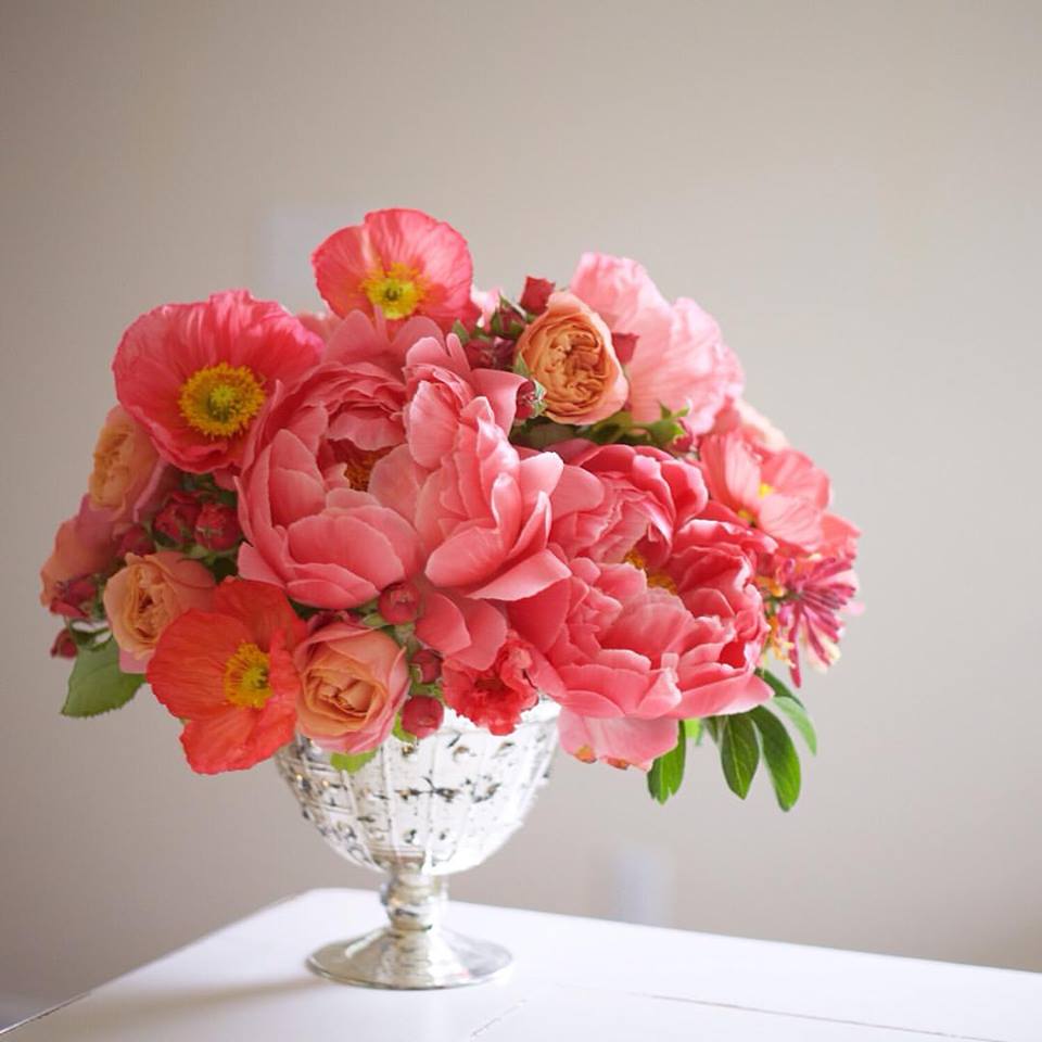 On the blog today: Pretty Peonies. Loving this arrangement from #BBExpertPanel member <a href="/bellafiorievent/">Alicia Schwede</a>! See more: botanicalbrouhaha.com/?p=13530