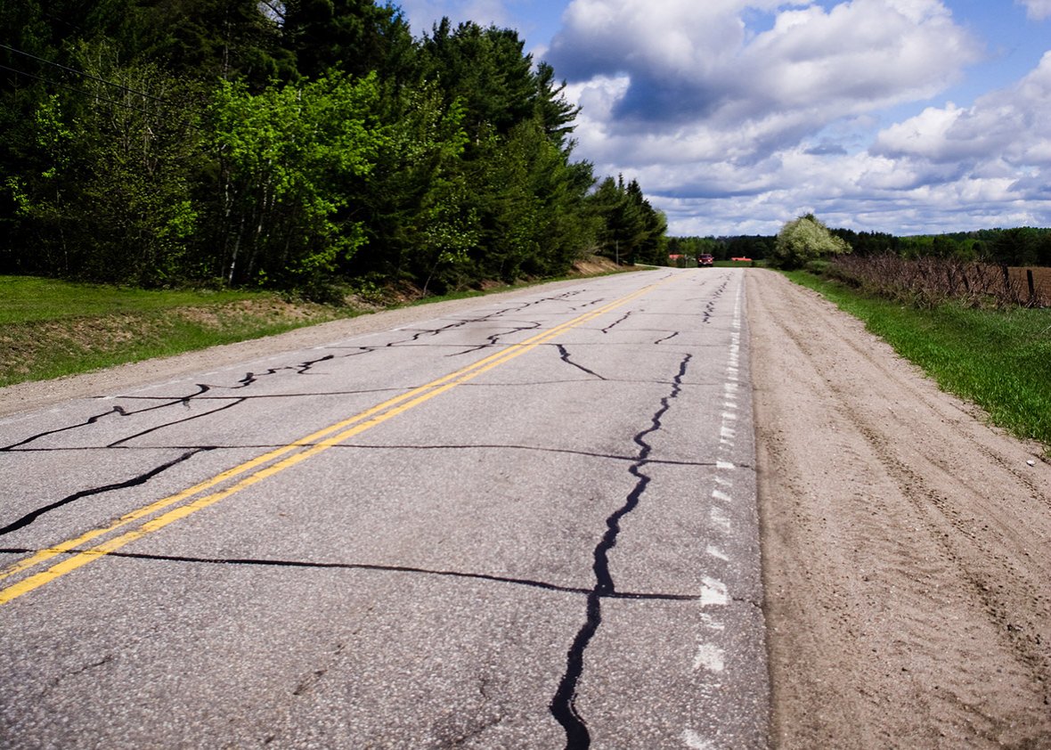 SmartGrowthUSA's tweet photo. "Not only should we not be building more roads, we shouldn’t necessarily repair the ones we have." #RepairPriorities https://t.co/UBPrgYayTB https://t.co/8JikCjrbHq