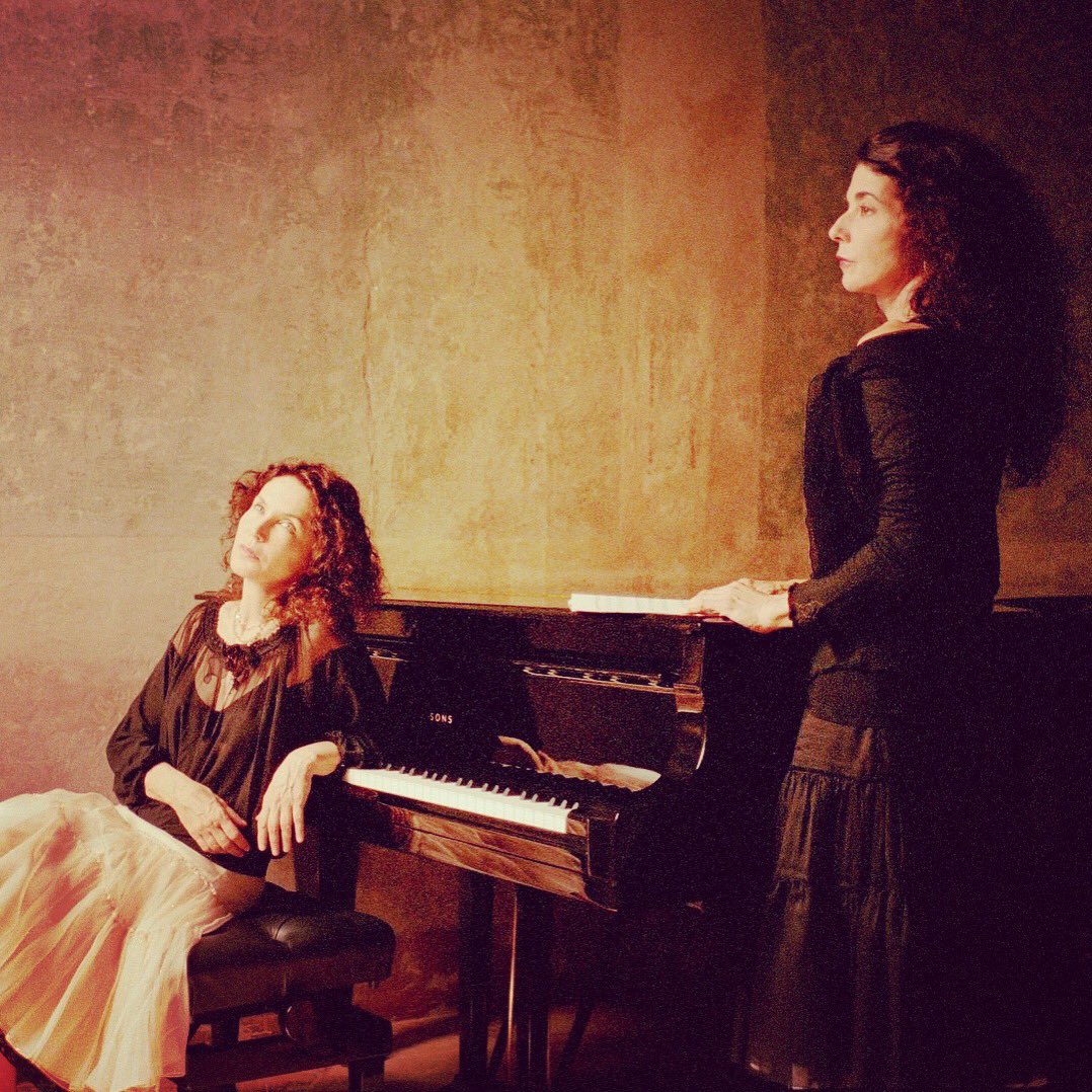 Il #TeatroPetruzzelli ospiterà il concerto di Katia e Marielle Labèque venerdì 14 aprile alle h 20.30. Biglietti su <a href="/BookingShow_it/">BookingShow</a>