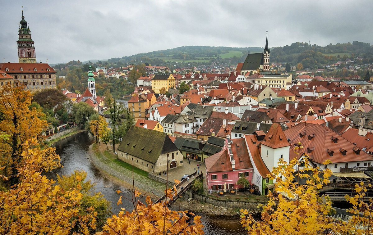 A rainy day in Cesky Krumlov didn't stop us from enjoying the fairy tale beauty of this town.

buff.ly/2od46q5

#VisitCZ #travel