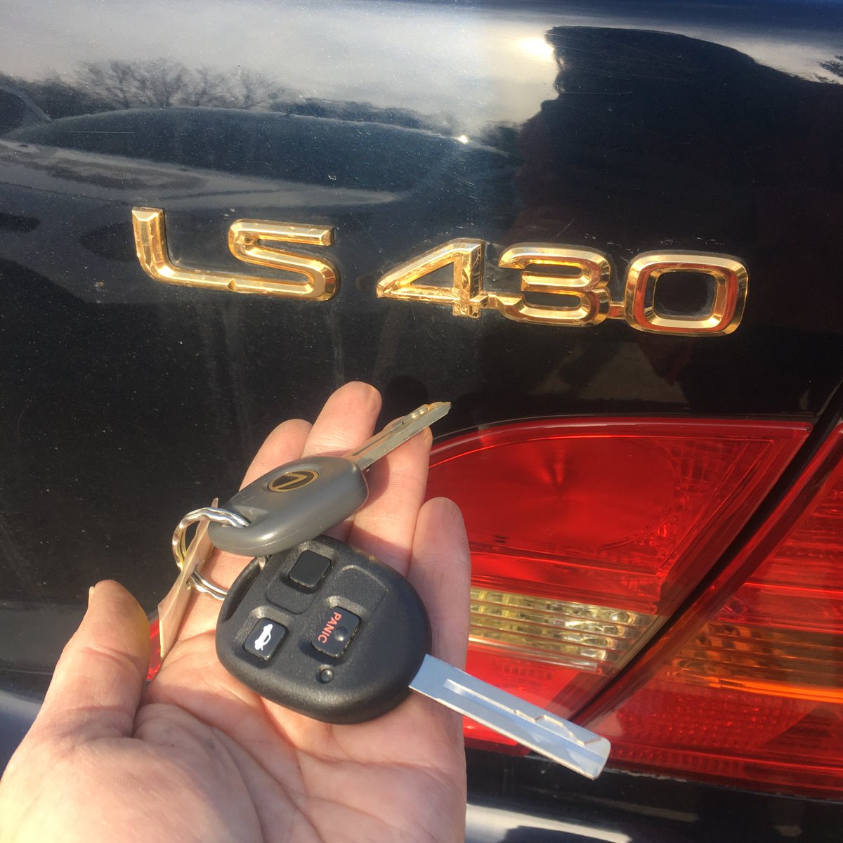 PALSouthMass's tweet image. Someone suffered through the winter months before thinking to call Pop-A-Lock for #keylessentry... 

#Lexus #chipkey #autokey #carkeys