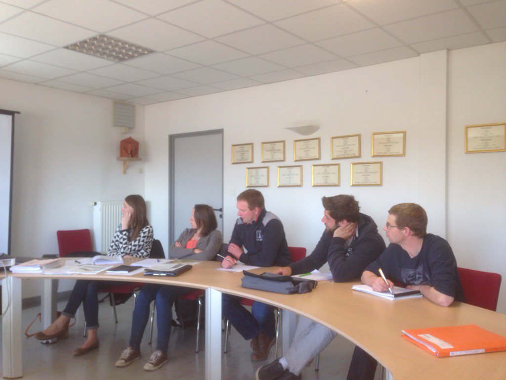 Saucestephane's tweet photo. Les #agriculteurs en #formation MAEC sur l'optimisation des conditions de traitement #basvolume #reglage https://t.co/QcR6s4luQW