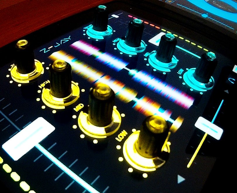 zjaytablet's tweet photo. The Ultimate #portable #djing device. Soon on #crowdfunding subscribe at https://t.co/Wnpogbqc3f #edm #innovation #future  #dj #technology https://t.co/tOQGUCnby9