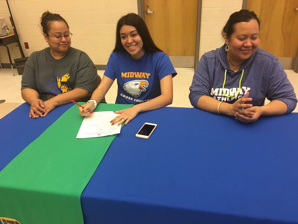 BSHSTnF's tweet photo. I know this is late, but big congrats to Nataly for deciding to continue her running and academic career at midway college!! #runfor20 https://t.co/rFe4i4LRdv