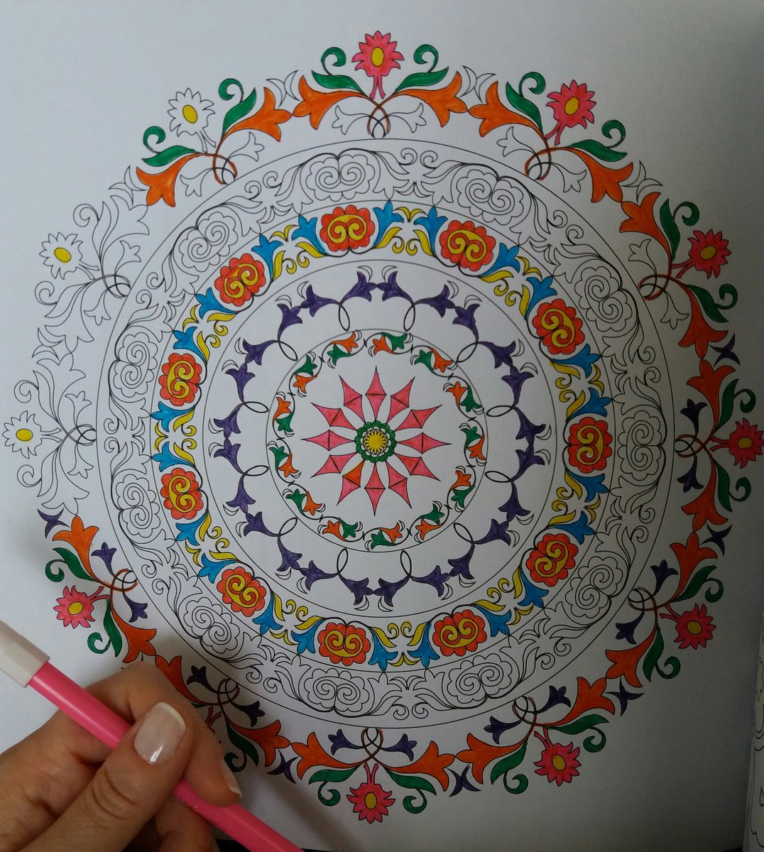 Nilbozac's tweet image. Renklerin gücü 💪 🎨&amp;amp;🎧🎶=😇 #benimrenklerim #büyükleriçinboyama #renkterapisi #müzik