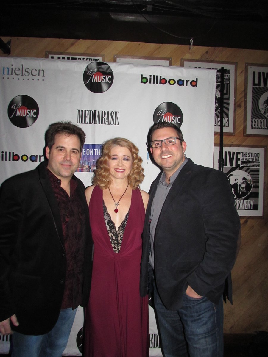 TheLeslieBecker's tweet photo. Good memory with @popsongtech  @JVulpis #LiveatWebster #lesliebmusic https://t.co/dJzu4V5cSc