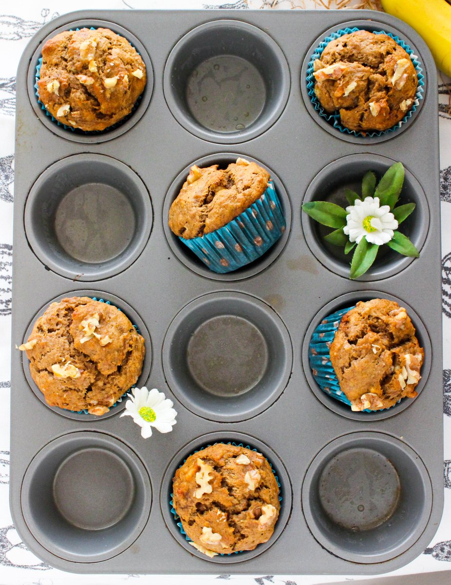 GoodandGuilty's tweet photo. 1 bowl banana nut muffins! I'm about to go make these right now! #vegan https://t.co/MfebQaFP2x https://t.co/ifeD0FZeun