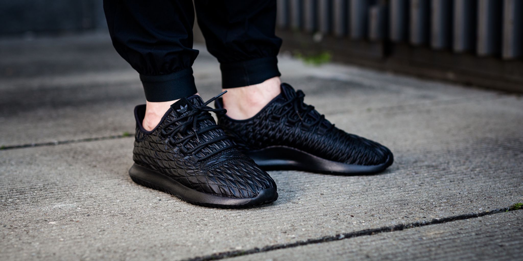 tubular shadow triple black