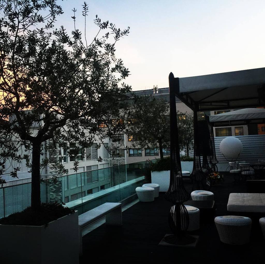 maidirevicky's tweet photo. Lounge surprise in Milan #travelwriter #travleblog #MagnaPars #lounge #sunset #milano #viatortona #pensaMI #wander… https://t.co/lEnPIQ3Rlr https://t.co/hvqWjm6yll