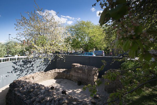 HiddenLincoln's tweet photo. On the tour trail again - we always start here at the entrance to Roman Lincoln - some really nice new reviews: https://t.co/zEf80nJtt5 https://t.co/6XE72a8RUW