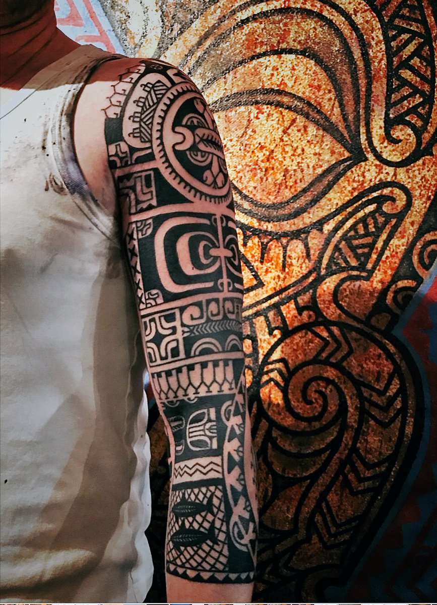 robdeut's tweet photo. #polynesian #philippines #tatau #tattoo #robdeut #maori #maoritattoos #tiki #amsterdam #ymuiden #tatau #tattoos #sevenseastatau #blackwork https://t.co/n1bm42Iun4