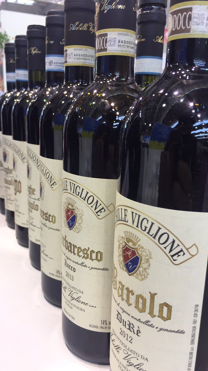 FrizzAndrea's tweet photo. Great experience in Piemonte pavilion @VinitalyTasting #wine #italy #sommelier #fisar #Vinitaly2017 https://t.co/7ehlXsSYnT